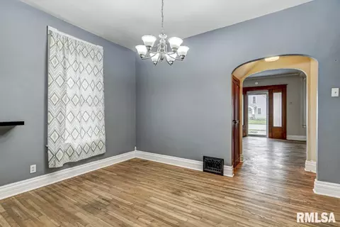 1135 W Edwards St, Springfield, IL 62704 photo 8