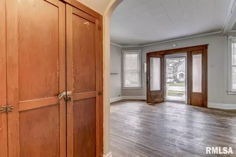 1135 W Edwards St, Springfield, IL 62704 photo 6