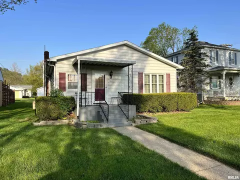 104 N Wabash St, Bluffs, IL 62621 photo 1