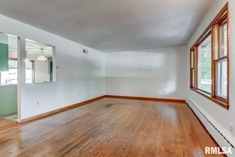 2515 S 15th St, Springfield, IL 62703 photo 5