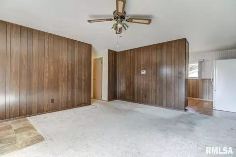 3425 S Spring St, Springfield, IL 62703 photo 2