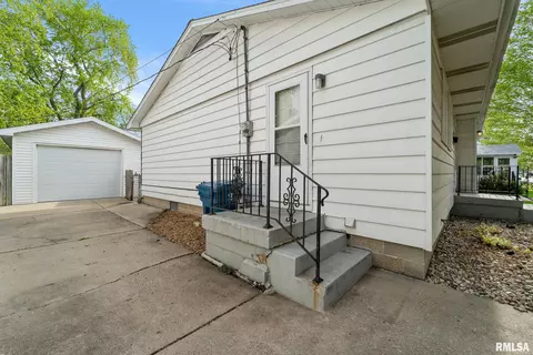 2225 Ramsey Ave, Springfield, IL 62702 photo 4