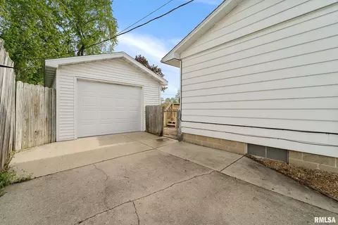 2225 Ramsey Ave, Springfield, IL 62702 photo 5