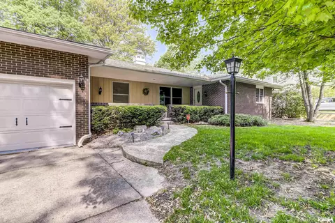 1125 Crescent Ln, Springfield, IL 62704 photo 2