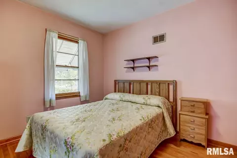 1139 N 2nd St, Springfield, IL 62702 photo 10