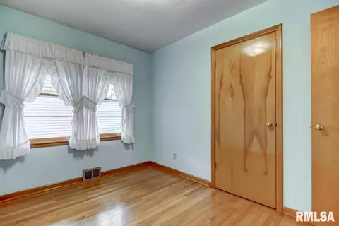 1139 N 2nd St, Springfield, IL 62702 photo 16
