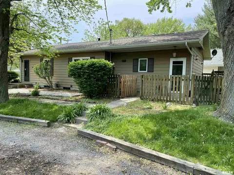 215 E Teak St, Thayer, IL 62689 photo 2