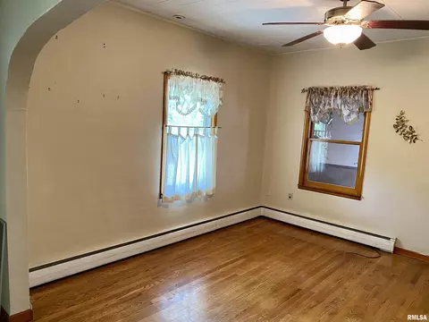 215 E Teak St, Thayer, IL 62689 photo 5