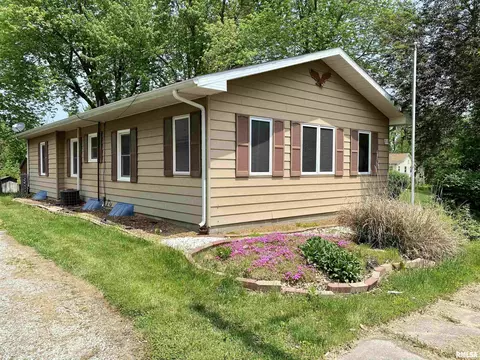215 E Teak St, Thayer, IL 62689 photo 47