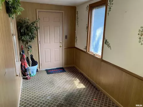 215 E Teak St, Thayer, IL 62689 photo 3
