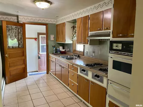 215 E Teak St, Thayer, IL 62689 photo 11