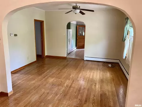 215 E Teak St, Thayer, IL 62689 photo 9