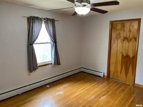 215 E Teak St, Thayer, IL 62689 photo 19