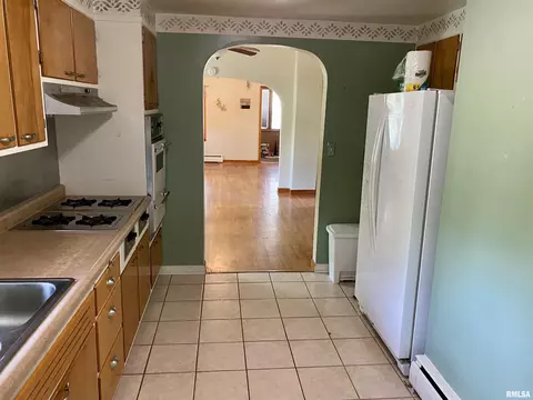 215 E Teak St, Thayer, IL 62689 photo 14