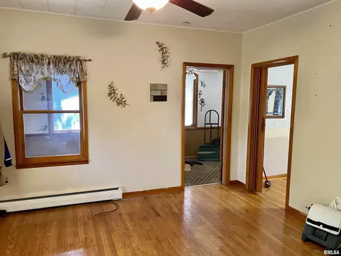 215 E Teak St, Thayer, IL 62689 photo 6
