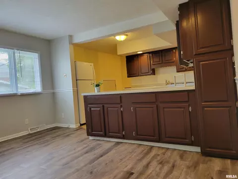 2110 S 10th St, Springfield, IL 62703 photo 11