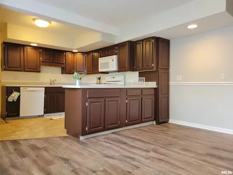 2110 S 10th St, Springfield, IL 62703 photo 12