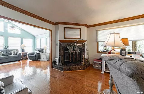 400 W Kickapoo St, Lincoln, IL 62656 photo 9