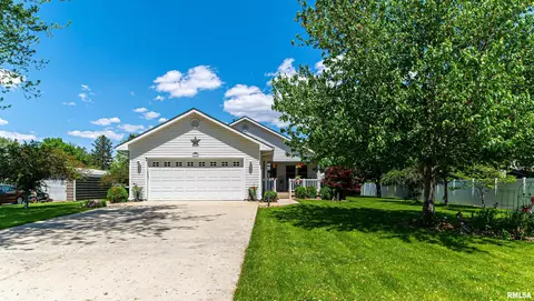 400 W Kickapoo St, Lincoln, IL 62656 photo 3