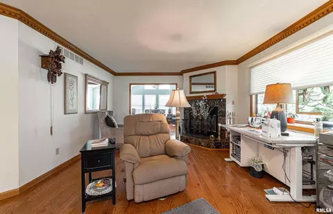 400 W Kickapoo St, Lincoln, IL 62656 photo 8