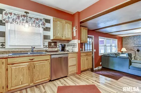 920 N 3rd St, Riverton, IL 62561 photo 12
