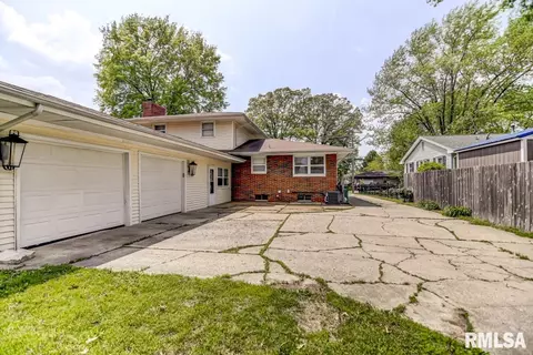 920 N 3rd St, Riverton, IL 62561 photo 33