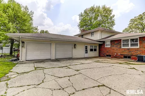 920 N 3rd St, Riverton, IL 62561 photo 34