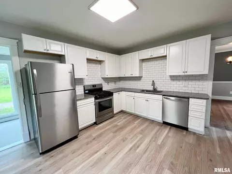 211 E Hargrave St, Athens, IL 62613 photo 7