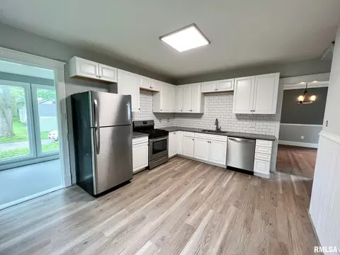 211 E Hargrave St, Athens, IL 62613 photo 5