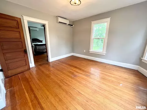 211 E Hargrave St, Athens, IL 62613 photo 17