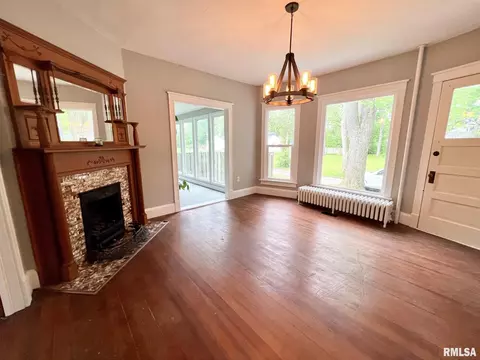 211 E Hargrave St, Athens, IL 62613 photo 4