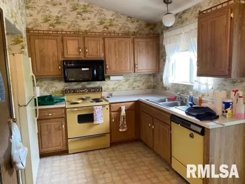 104 Mccarthy Dr, Springfield, IL 62702 photo 4