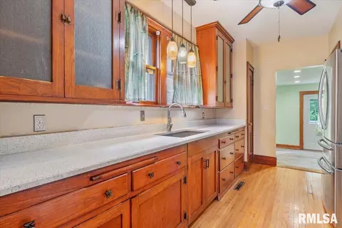 512 S Park Ave, Springfield, IL 62704 photo 13