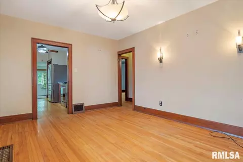 512 S Park Ave, Springfield, IL 62704 photo 9