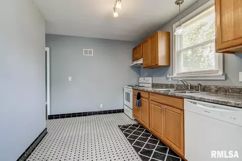 1435 Adlai Stevenson Dr, Springfield, IL 62703 photo 7