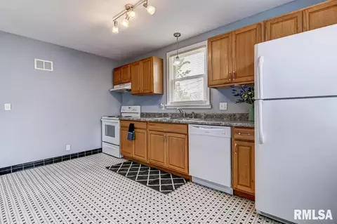 1435 Adlai Stevenson Dr, Springfield, IL 62703 photo 8