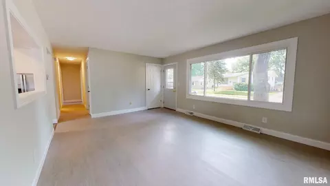 2409 Queensway Rd, Springfield, IL 62703 photo 5