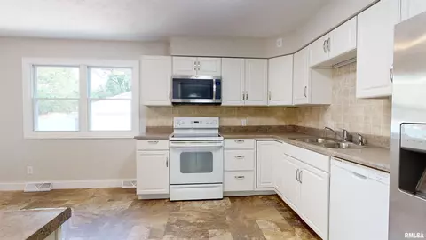 2409 Queensway Rd, Springfield, IL 62703 photo 6