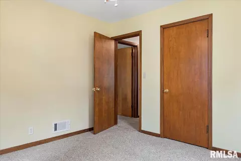 2413 S Walnut St, Springfield, IL 62704 photo 22