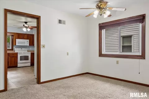 2413 S Walnut St, Springfield, IL 62704 photo 6