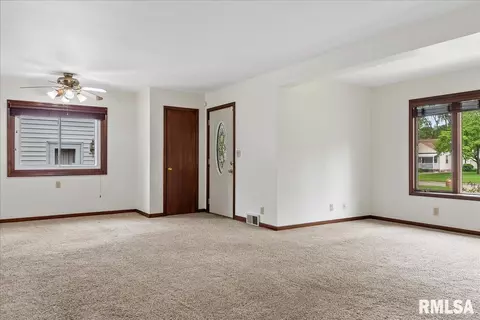 2413 S Walnut St, Springfield, IL 62704 photo 9