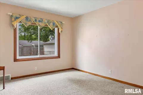2413 S Walnut St, Springfield, IL 62704 photo 23