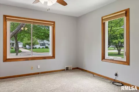2413 S Walnut St, Springfield, IL 62704 photo 16