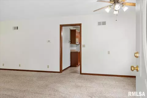 2413 S Walnut St, Springfield, IL 62704 photo 5