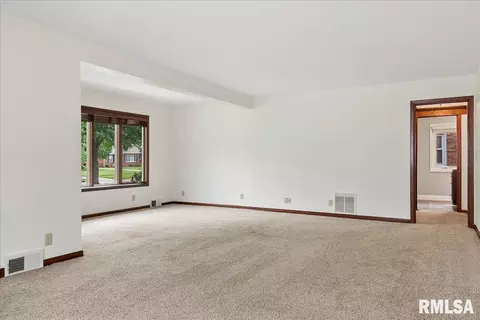 2413 S Walnut St, Springfield, IL 62704 photo 7