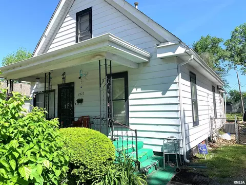 2227 E Stuart St, Springfield, IL 62703 photo 1
