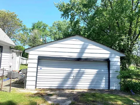 2227 E Stuart St, Springfield, IL 62703 photo 4