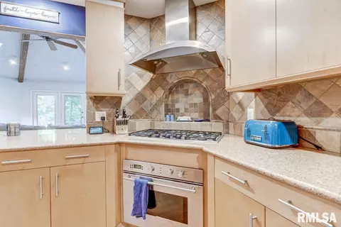 935 Roanoke Dr, Springfield, IL 62702 photo 19