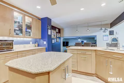 935 Roanoke Dr, Springfield, IL 62702 photo 18