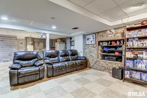 935 Roanoke Dr, Springfield, IL 62702 photo 56